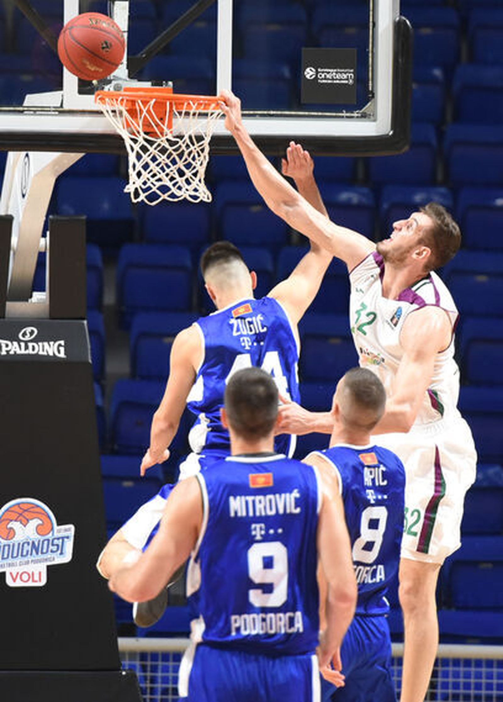 Rubén Guerrero, durante el partido contra el Buducnost.