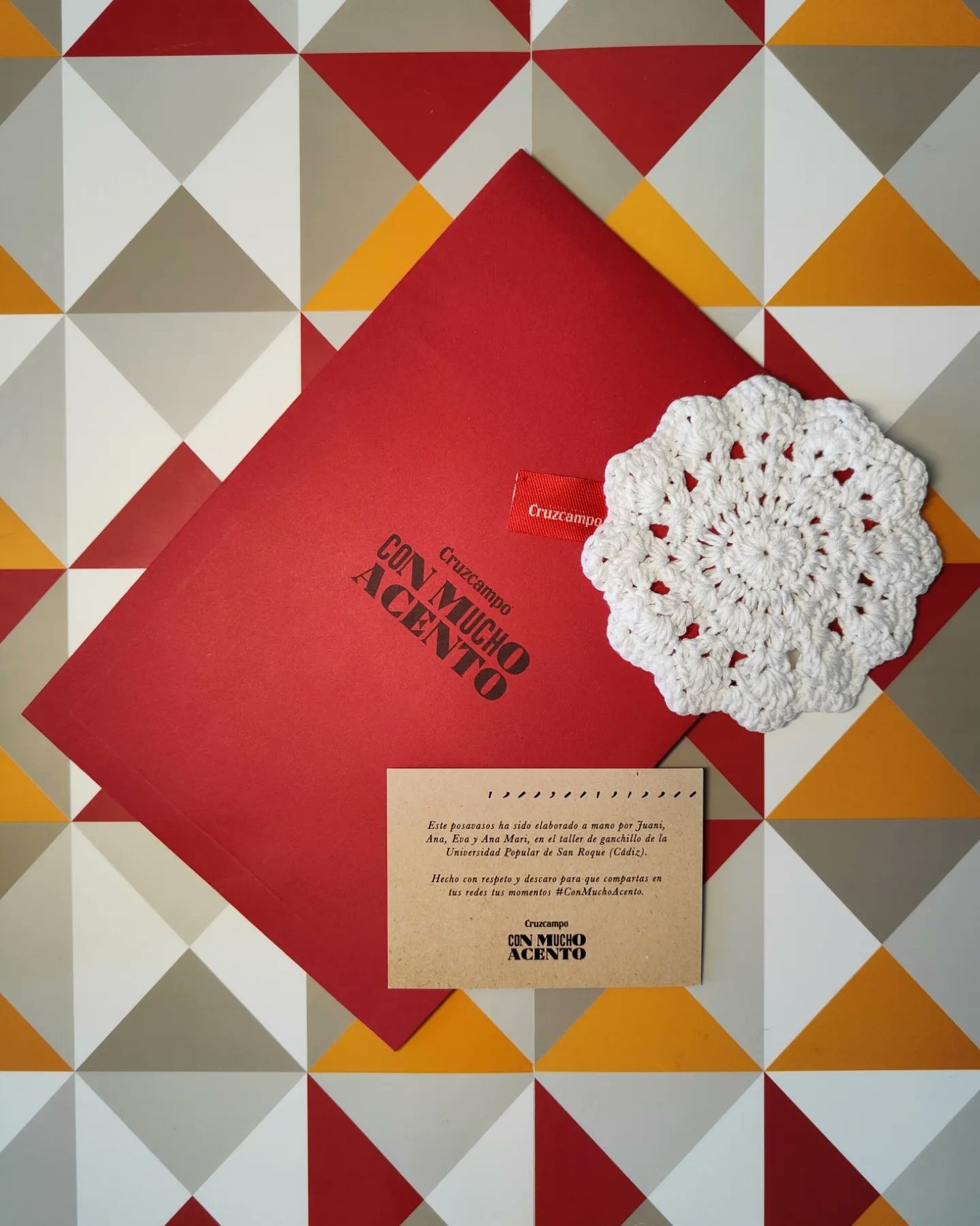 Uno de los posavasos elaborado a mano desde San Roque