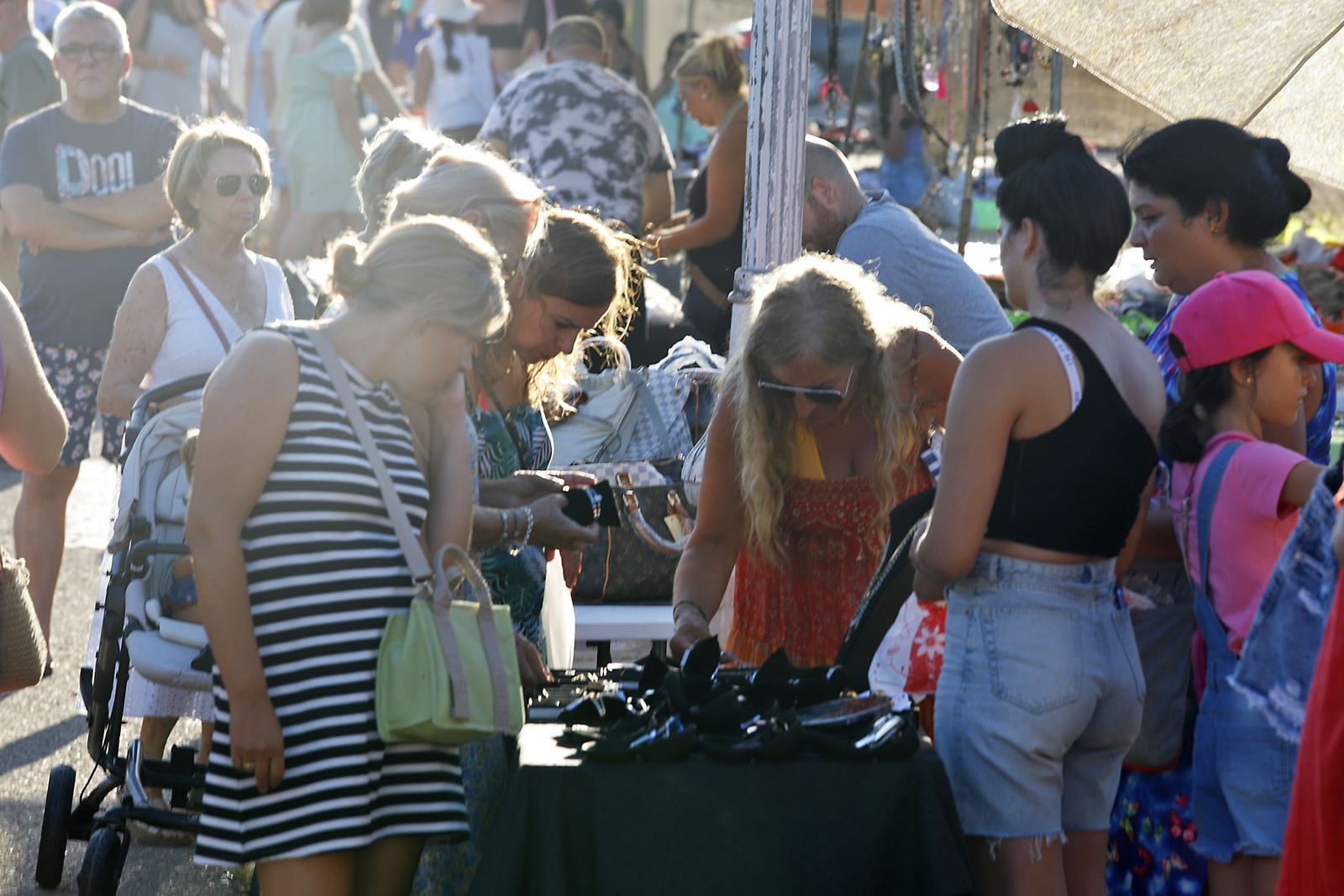 Imágenes de los mercadillos verano en Huelva