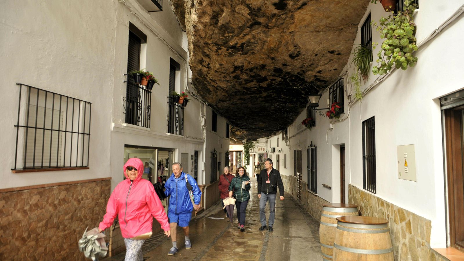 Una de las curiosas calles de Setenil.