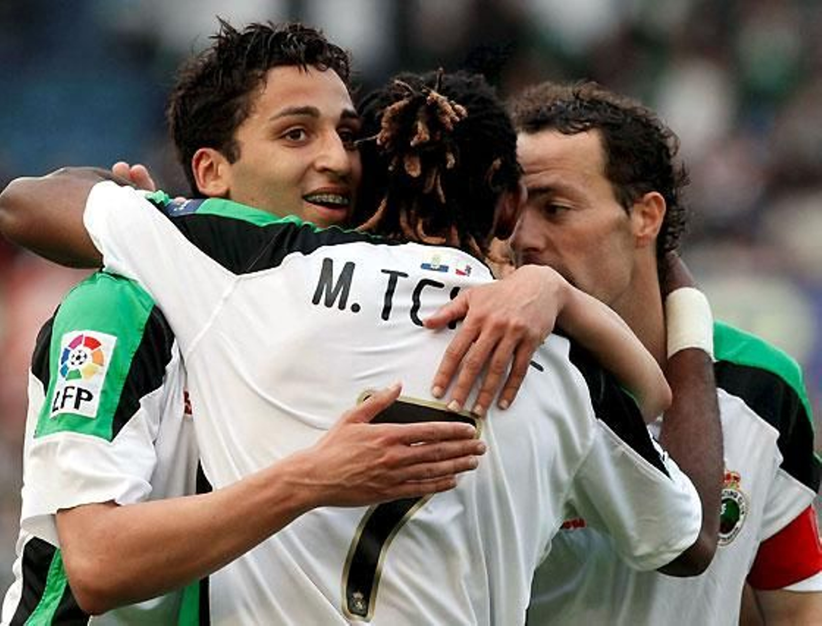 El Racing de Santander venció al Sporting y seguirá un año más en Primera.

Foto: EFE / Reuters / AFP Photo