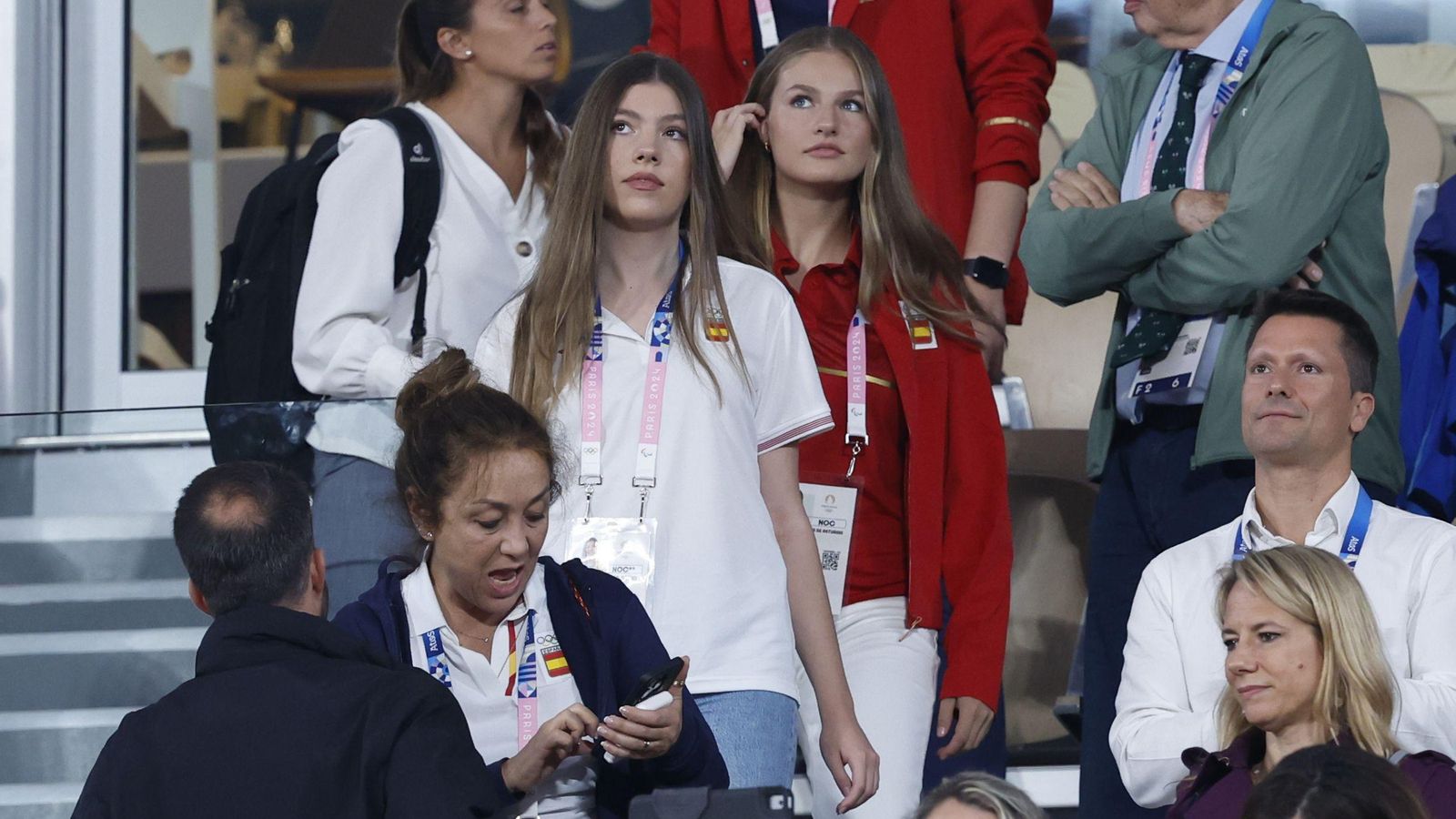 Las hijas de los Reyes a su llegada a la pista central de tenis de París 2024