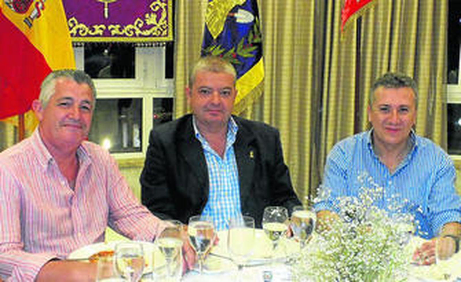 Los coroneles Rodríguez y Ruiz Benítez con el teniente coronel Cabrerizo durante el homenaje celebrado.