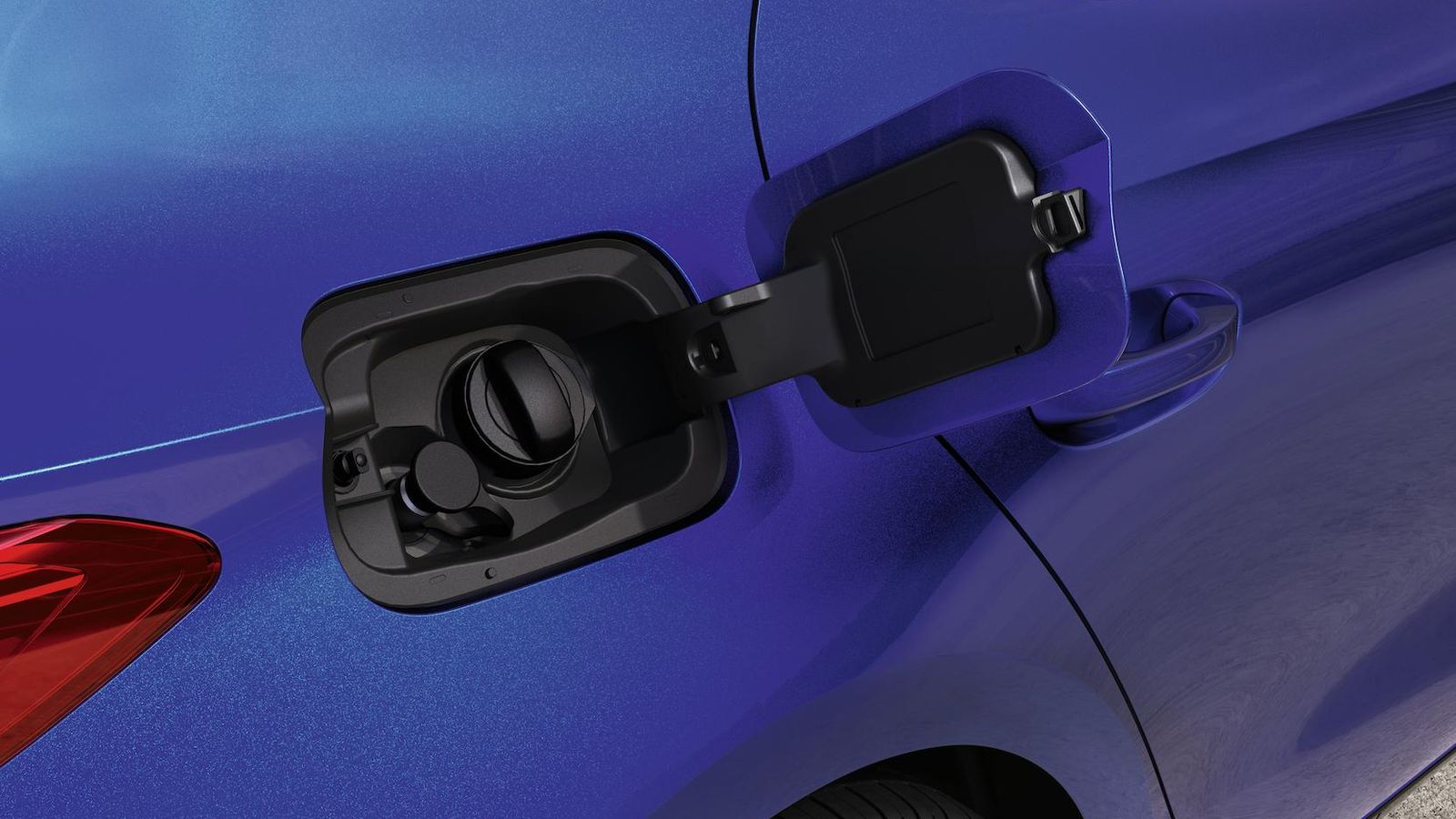 El proceso de repostaje del GNC es sólo un poco más lento que de la gasolina. La boca de ambos depósitos se sitúa bajo la misma portilla.