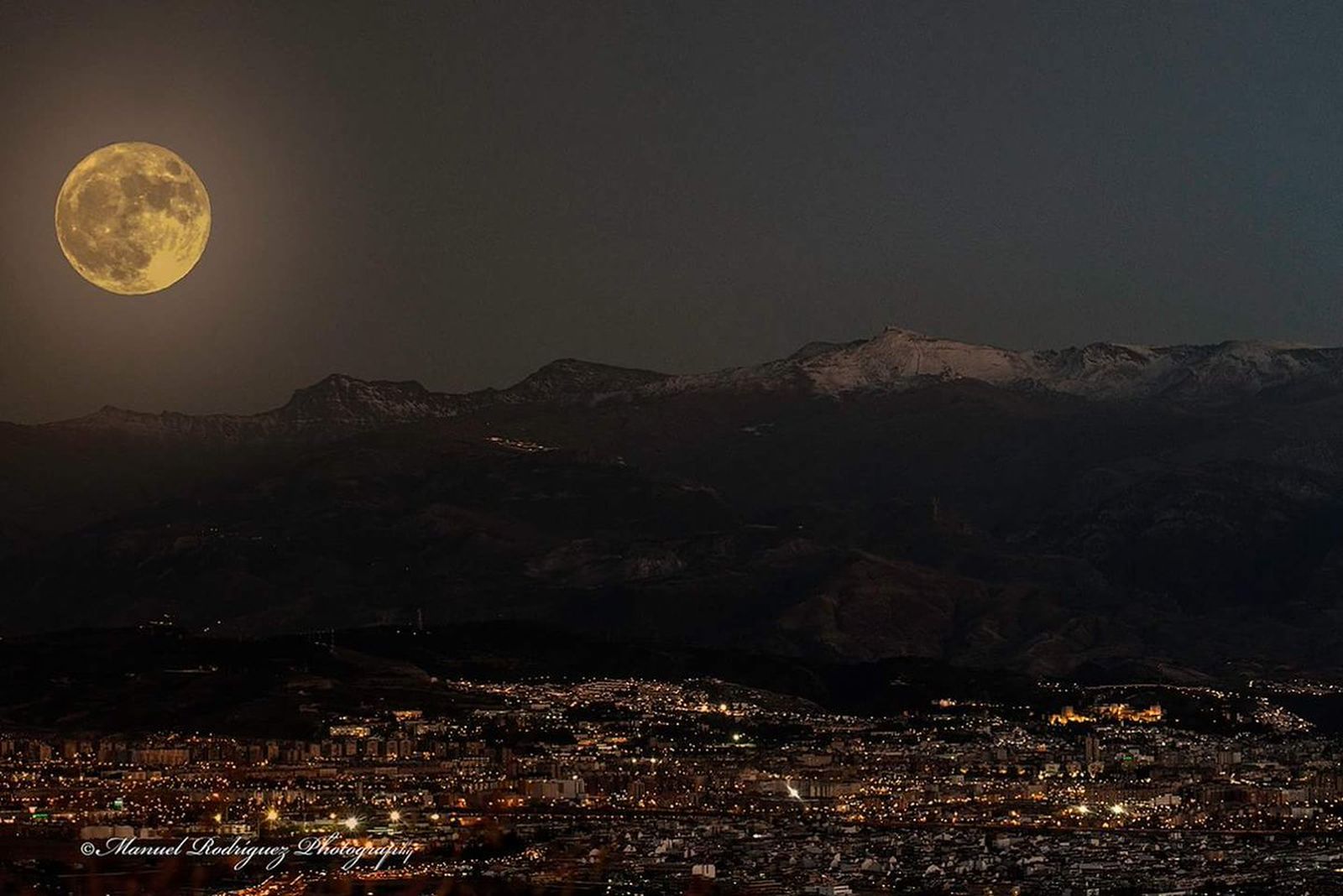 La Superluna en Granada