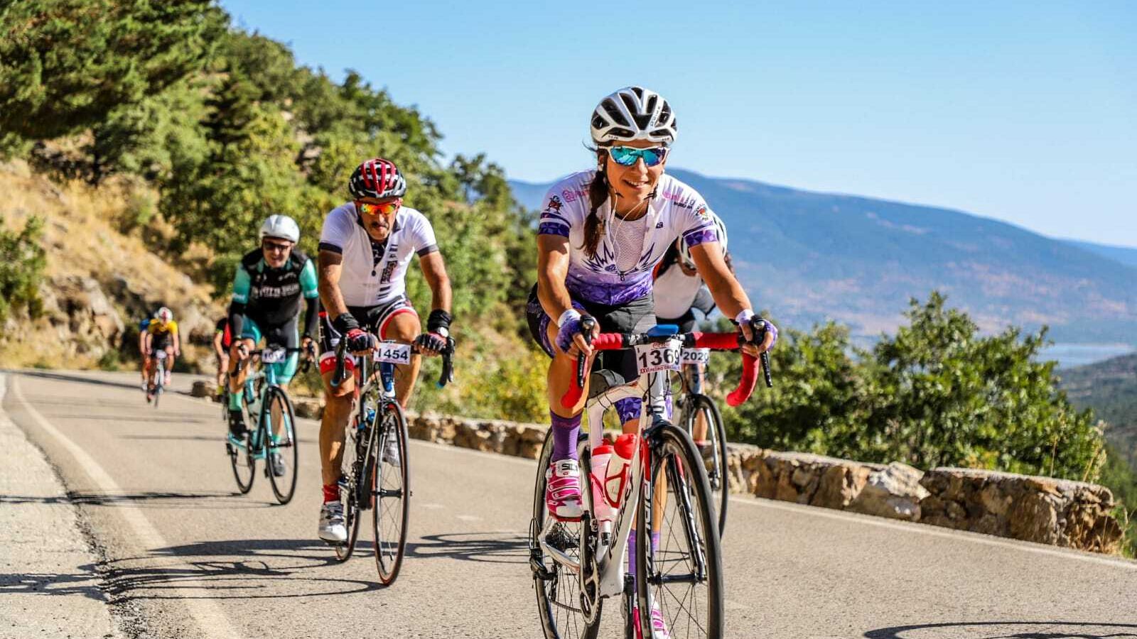 Una de las integrantes del club durante una prueba ciclista