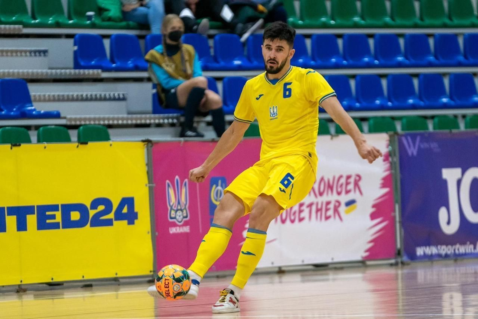 Mykola jugando con la selección ucraniana.