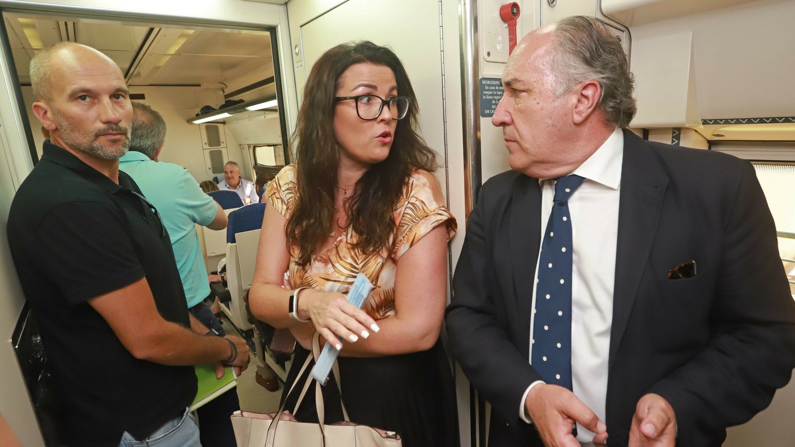 Las mejores fotos del viaje reivindicativo de los alcaldes a Ronda en tren