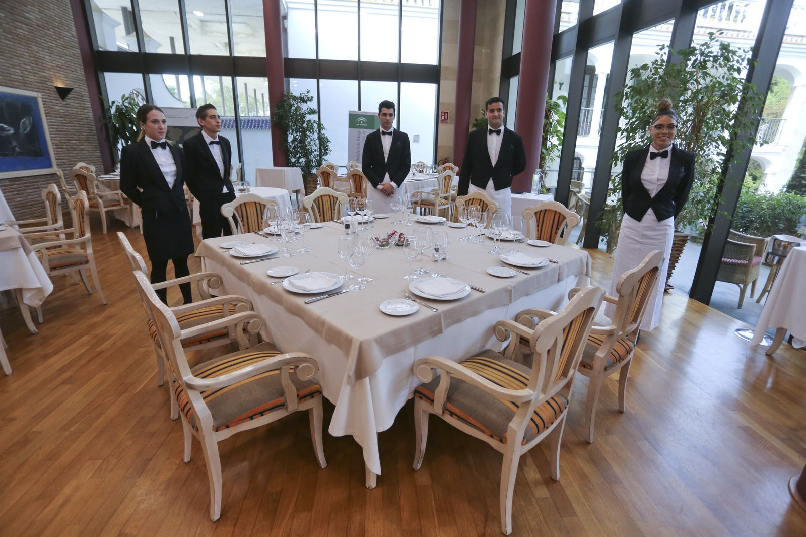 Fotos de alumnos en el restaurante de La Cónsula