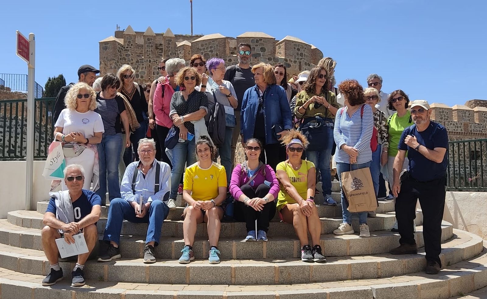 Imagen de los asistentes a la actividad arqueológica de Almuñécar