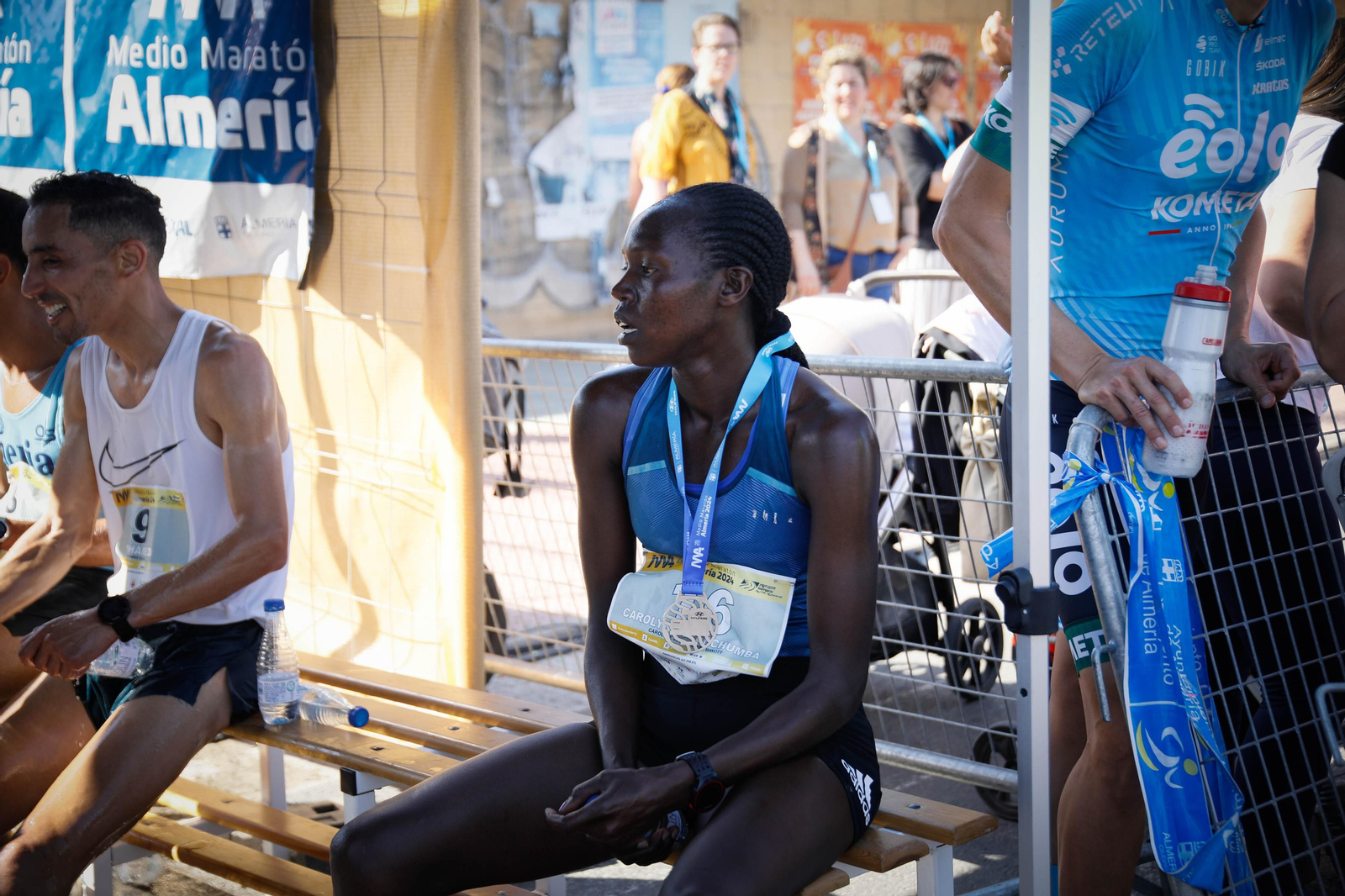 Imágenes de la llegada de la Media maratón Ciudad de Almería