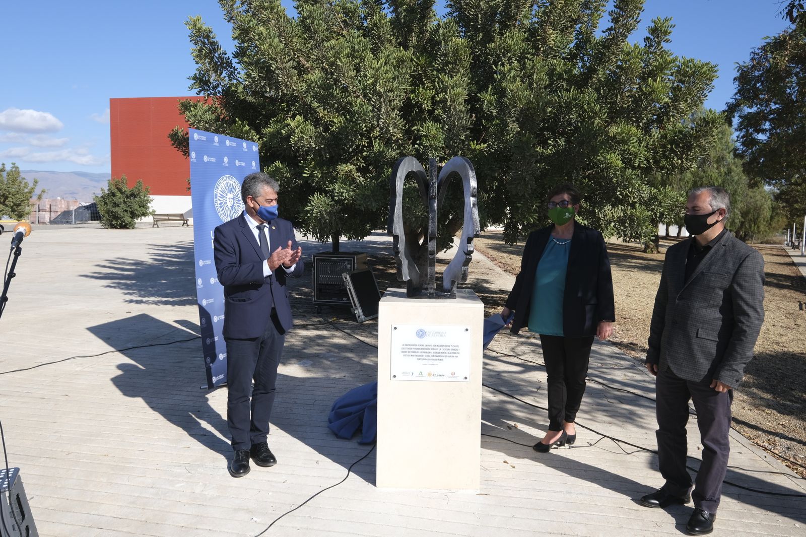 La UAL acoge una escultura dedicada a la lucha contra el estigma de la salud mental