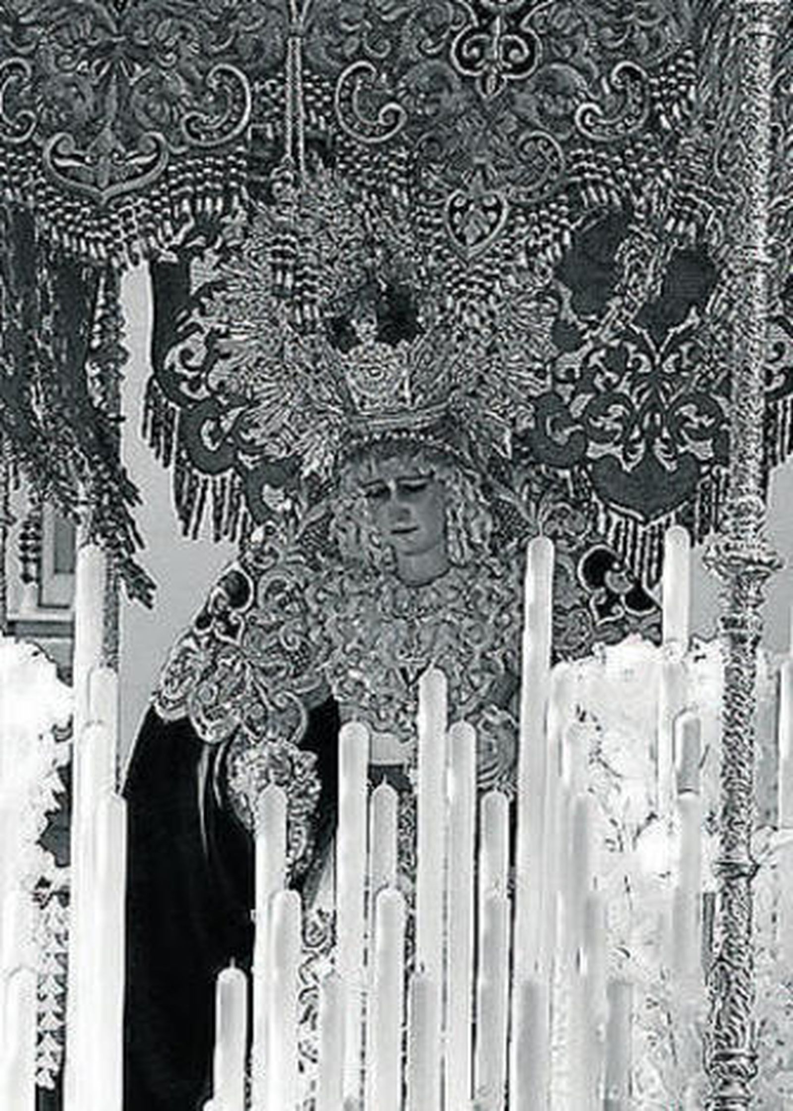 La Virgen del Amparo, en su palio.