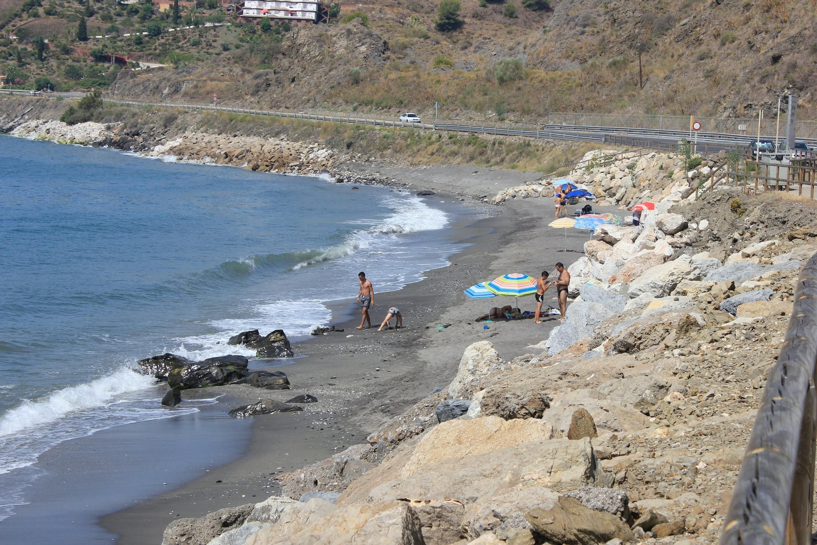 La playa de Calaceite, en Torrox.