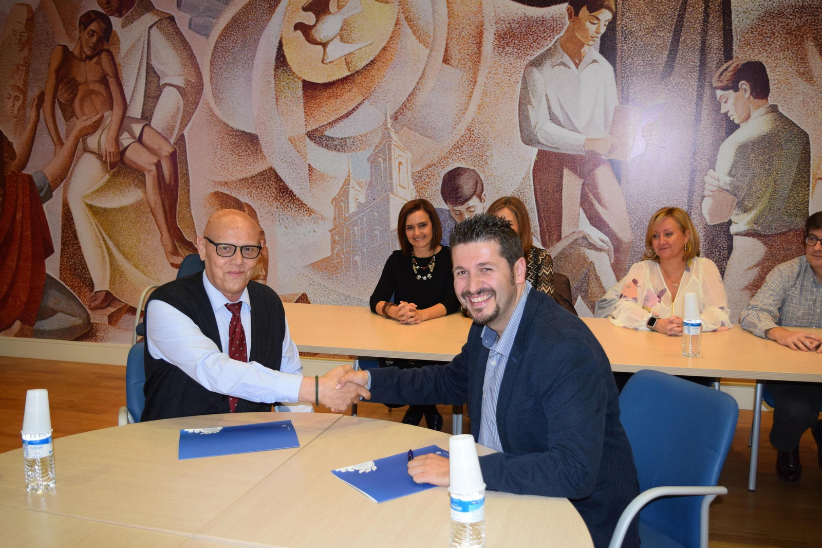 Juan José Afonso y Gabriel Heras en la firma del acuerdo.