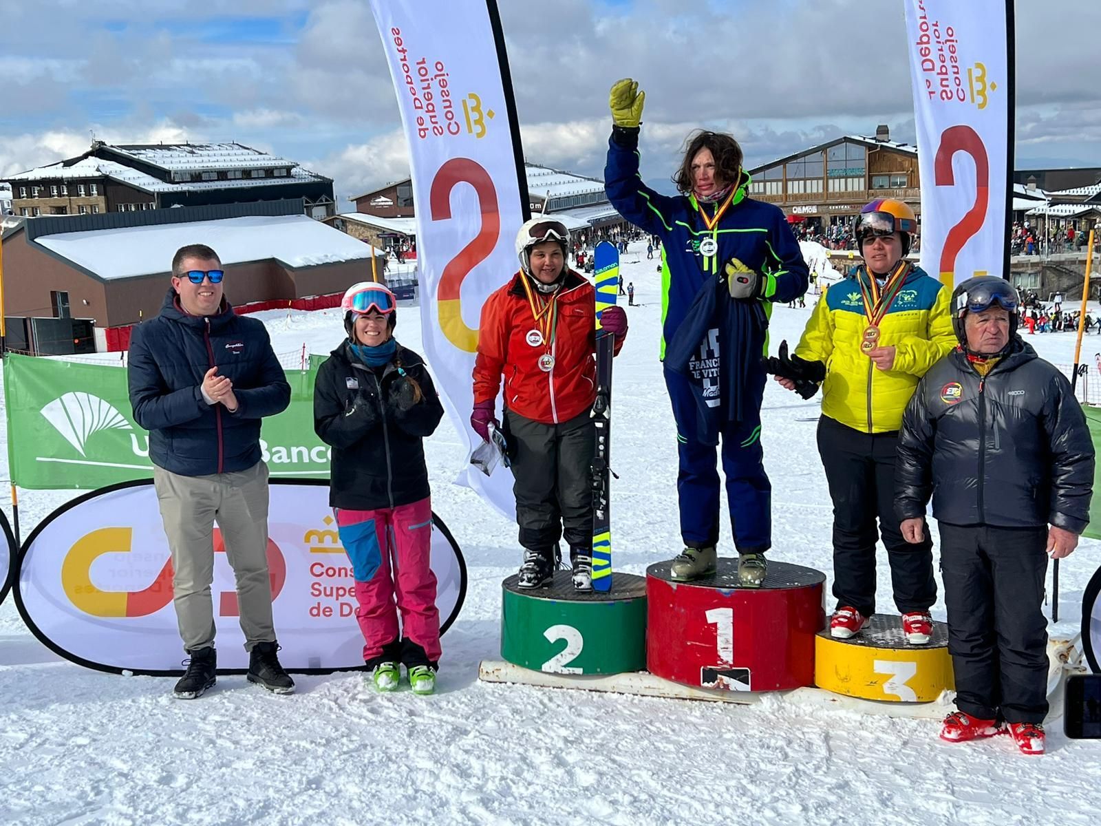 Deportistas del Sierra Nevada Ability, en el podio de los Campeonatos de España