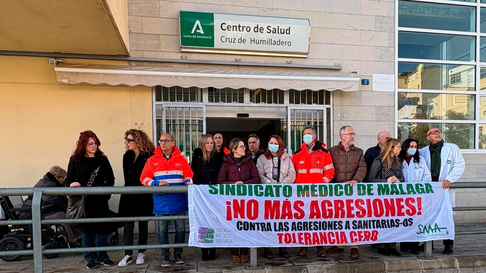 Concentración a las puertas del Centro de Salud Cruz de Humilladero.