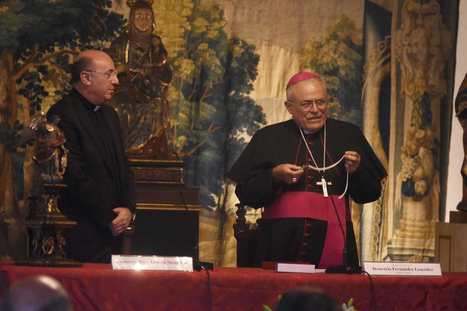 Francisco Jesús Orozco y Demetrio Fernández hoy, en el Palacio Episcopal.