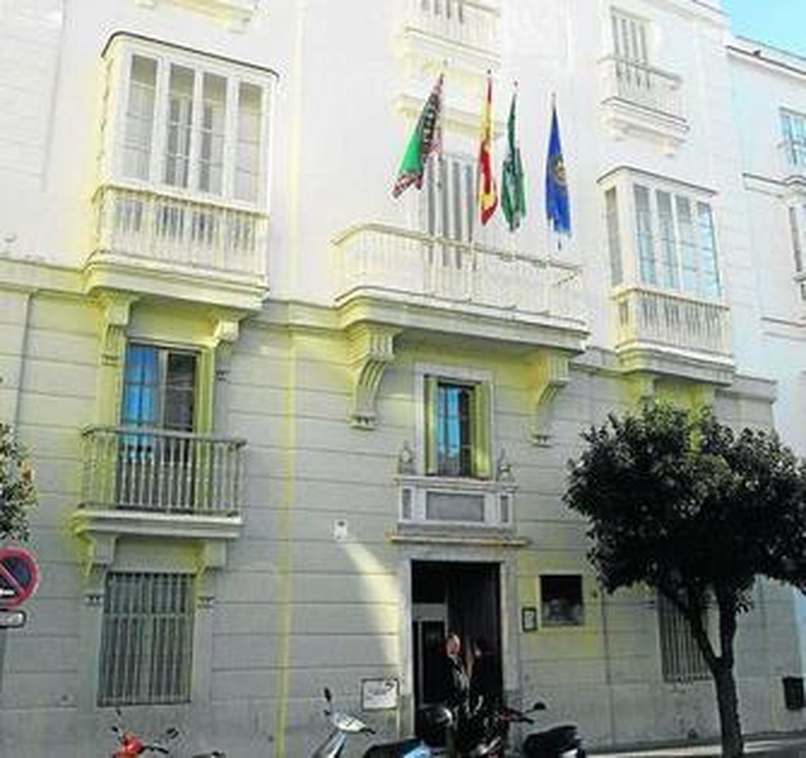 Sede de la UNED en la plaza de San Antonio.