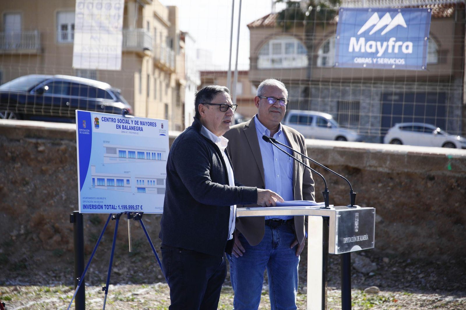 Las imágenes de la primera piedra del Centro de mayores en Balanegra