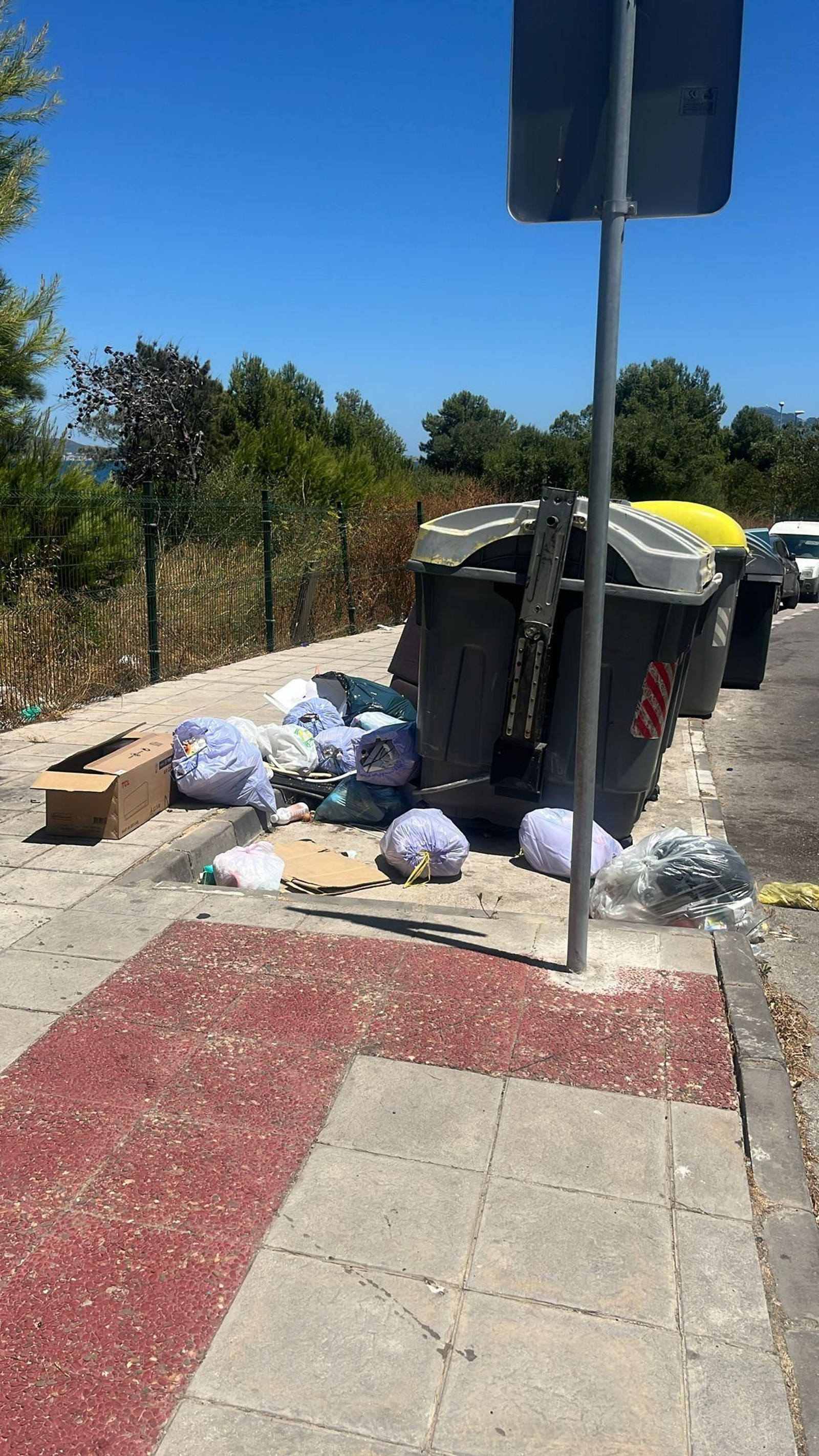 Las fotos de la acumulación de basura en La Ermita en Algeciras