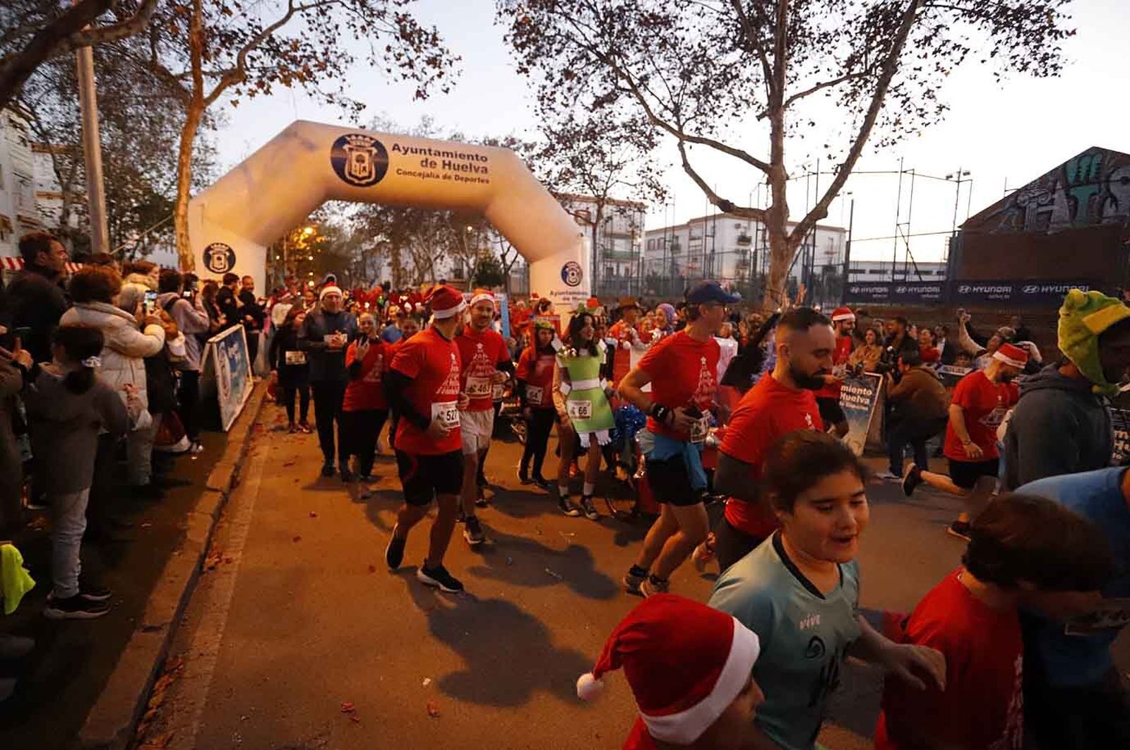 Imágenes de la carrera de San Silvestre en Huelva