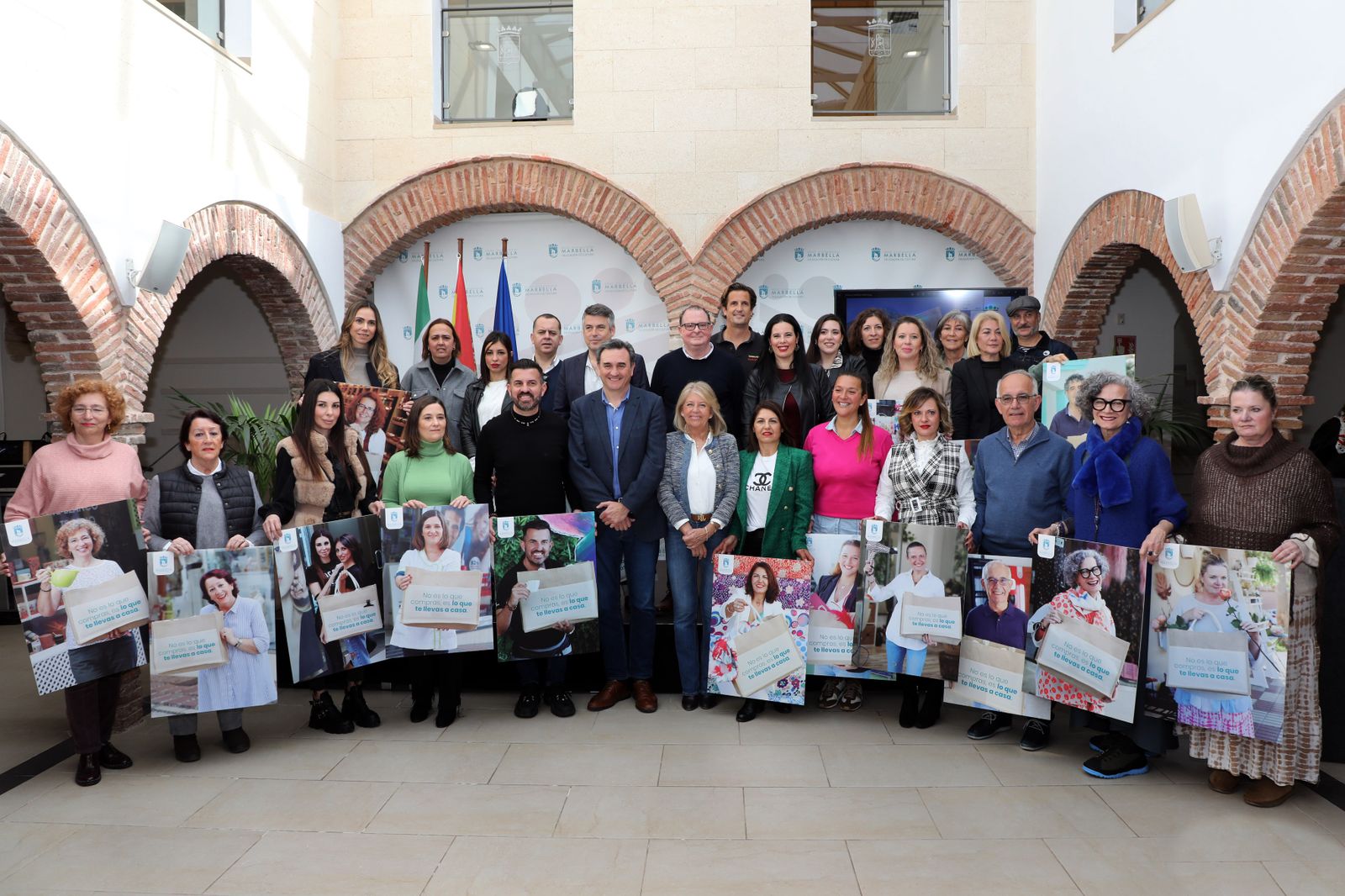 La presentación de la campaña de apoyo al comercio local.