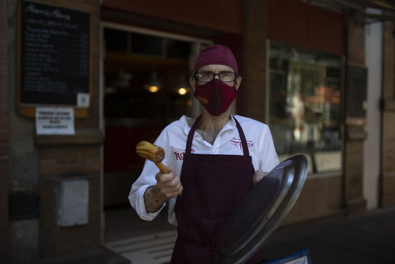 El cierre de los comercios y la hostelería se adelantan en Sevilla