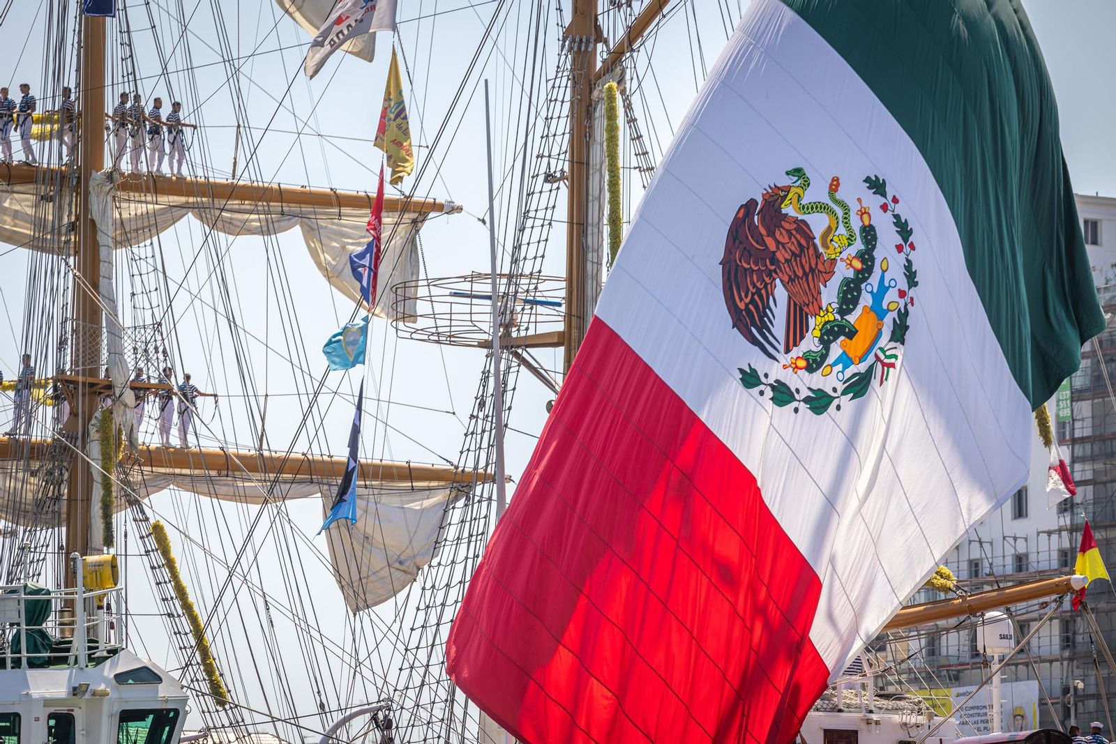 Imágenes de la parada naval desde el mar