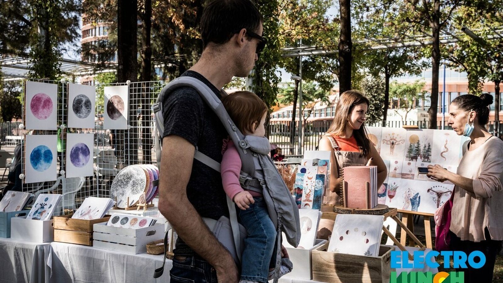 Uno de los expositores del mercadillo de Electrolunch.