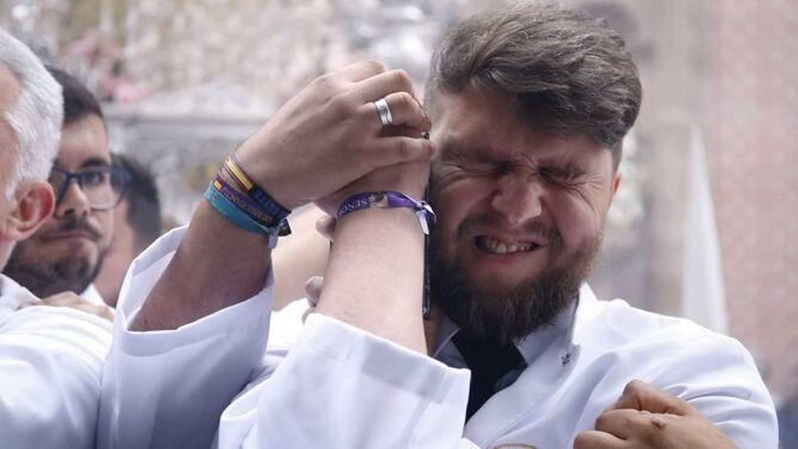 Hombre de trono del Cristo Resucitado.