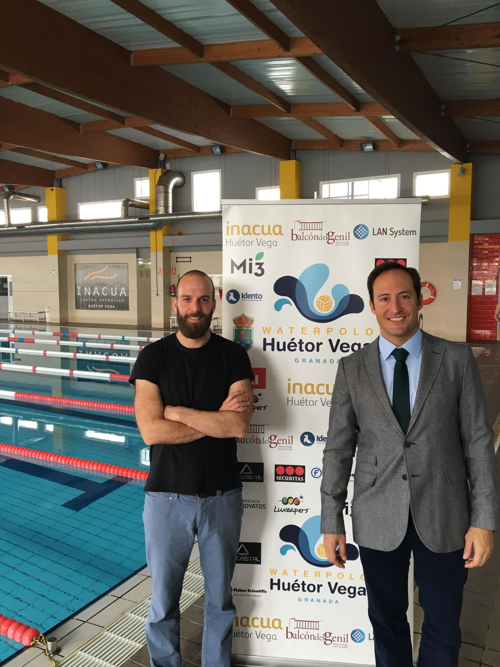 Pío Salvador, en la sede del club Huétor Vega que fundó y que preside.