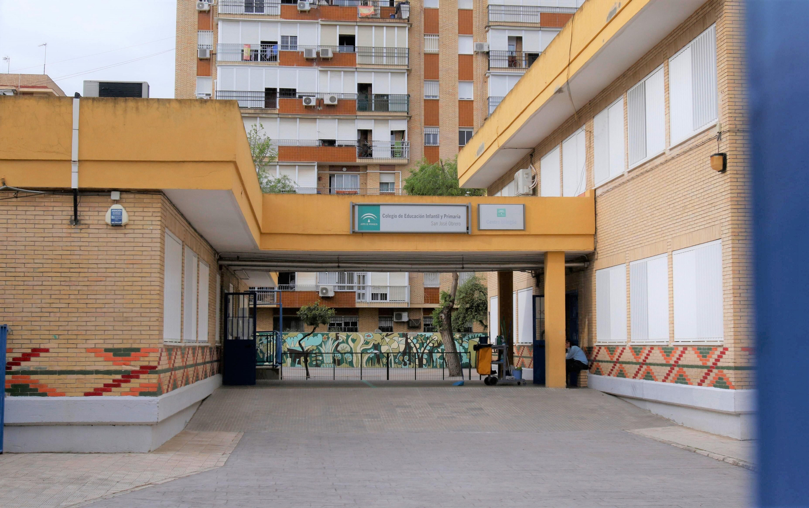 El colegio público San José Obrero se localiza en el Distrito Norte de Sevilla.