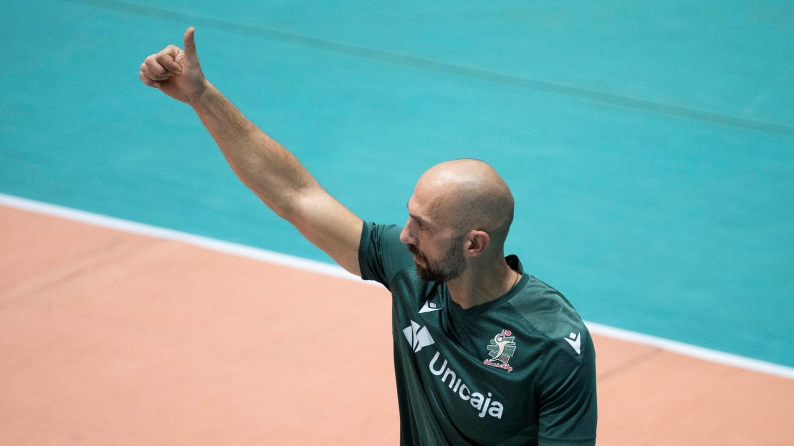 El técnico de Unicaja Costa de Almería levanta el pulgar en el último duelo disputado en el Moisés Ruiz.