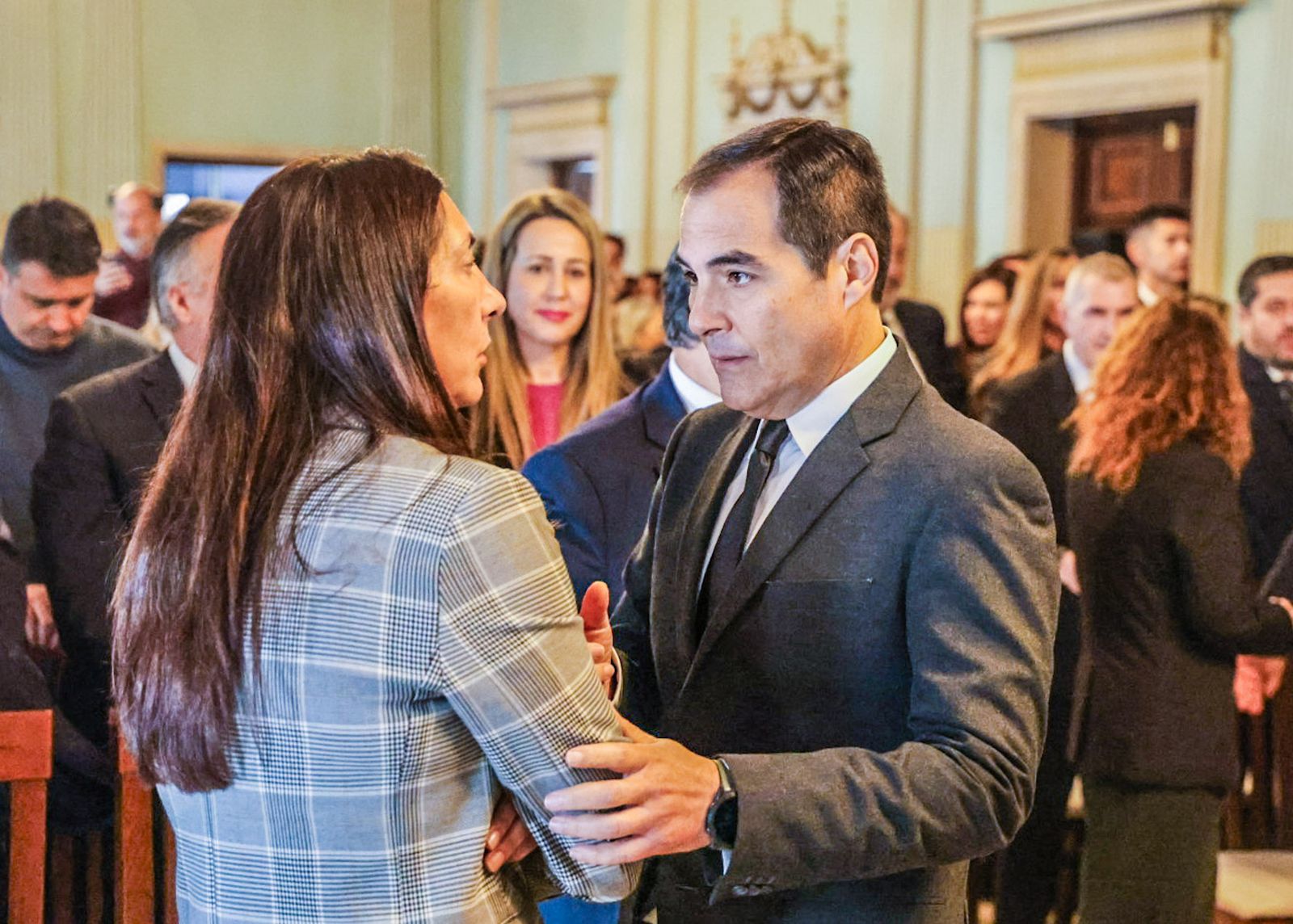 Fotografías del acto de declaración institucional en apoyo a las víctimas del accidente ferroviario de Adamuz y sus familias