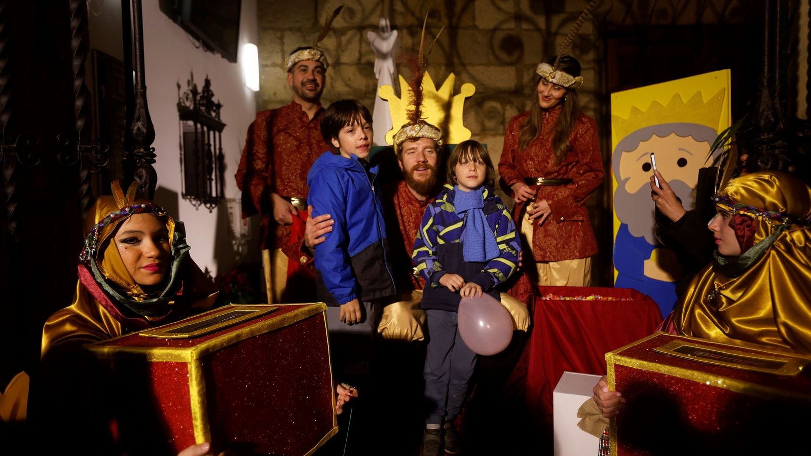 El Cartero Real llena de ilusión el Centro de Córdoba.