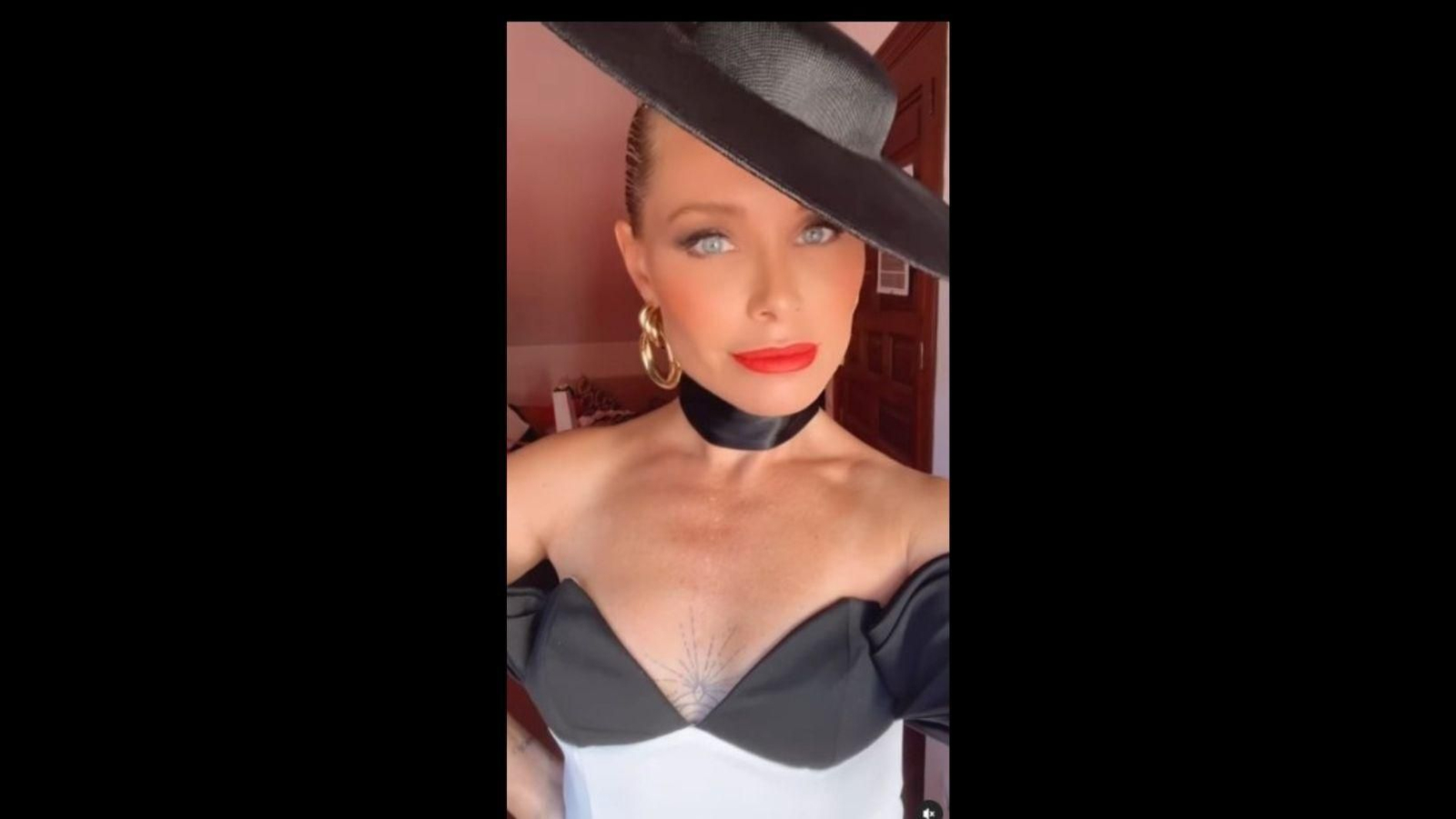 La artista extremeña se decantó por un tocado que recordaba a un sombrero cordobés