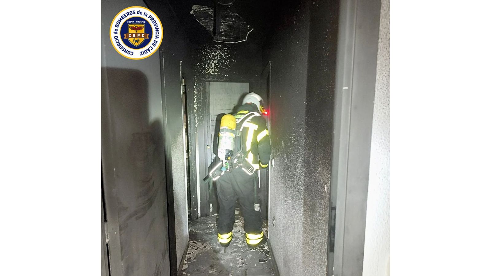 La intervención de los bomberos en la barriada de Miraflores.