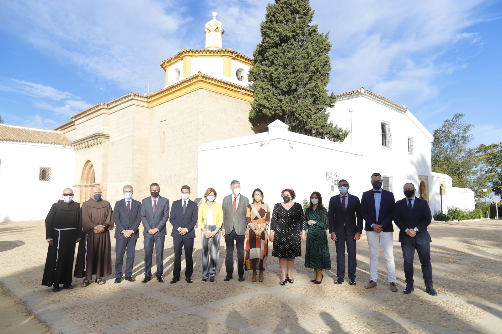 La presidenta del Parlamento, Marta Bosquet, junto al resto de miembros de la Mesa, visita al Monasterio de La Rábida