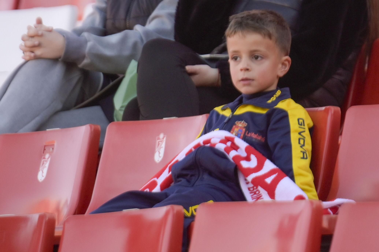 Encuéntrate en la grada y en el recibimiento al Granada CF