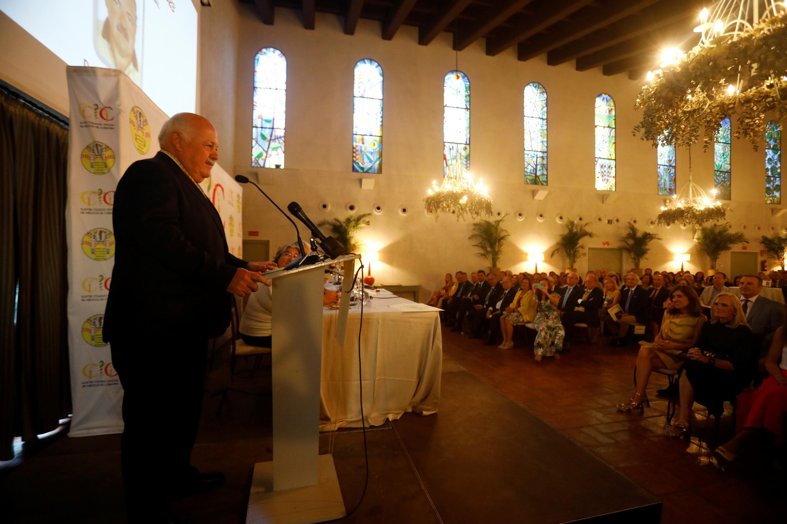 El Colegio de Médicos de Córdoba otorga sus medallas, en imágenes