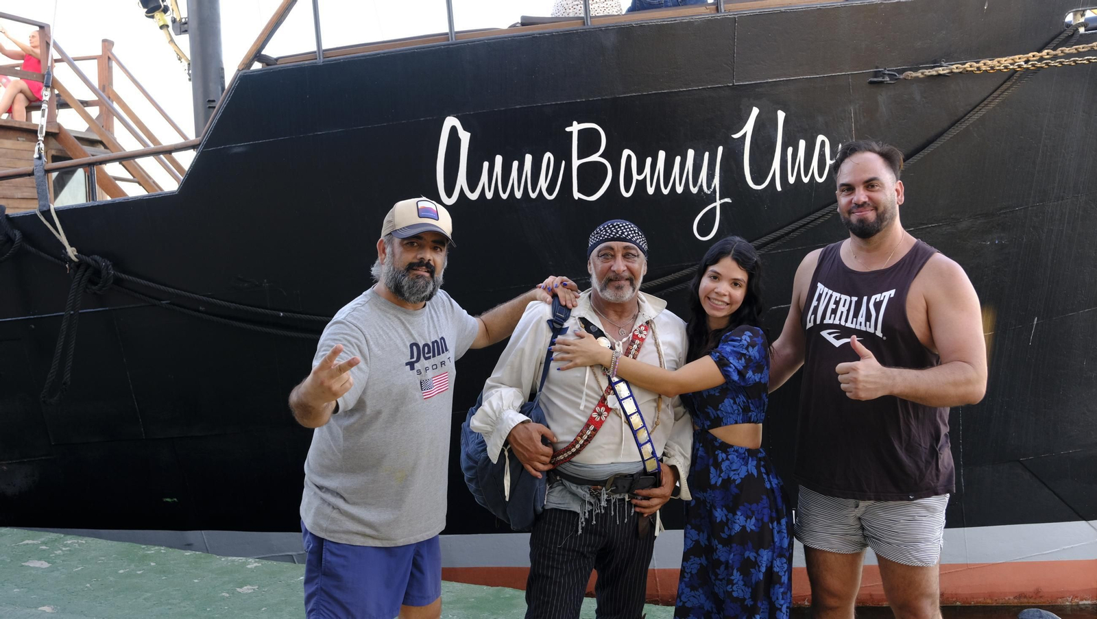 Navega en imágenes en una goleta histórica convertida en barco pirata