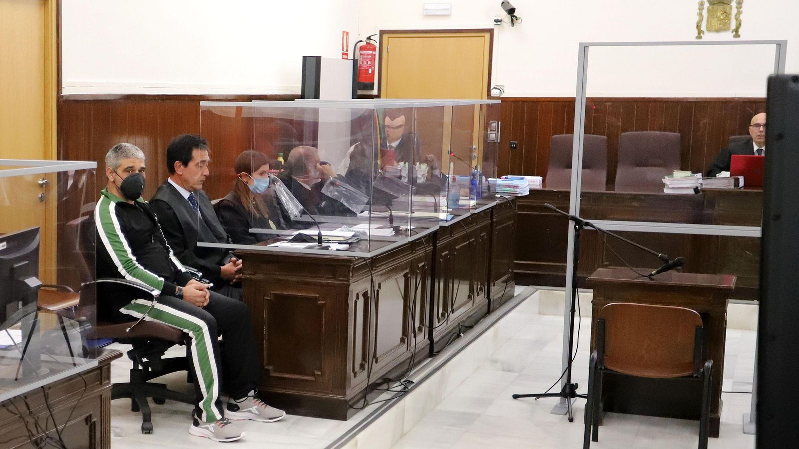 Los abogados de las partes, incluido Francisco Luelmo en la sala de vistas donde se celebró el juicio. Los abogados de las partes, incluido Francisco Luelmo en la sala de vistas donde se celebró el juicio.