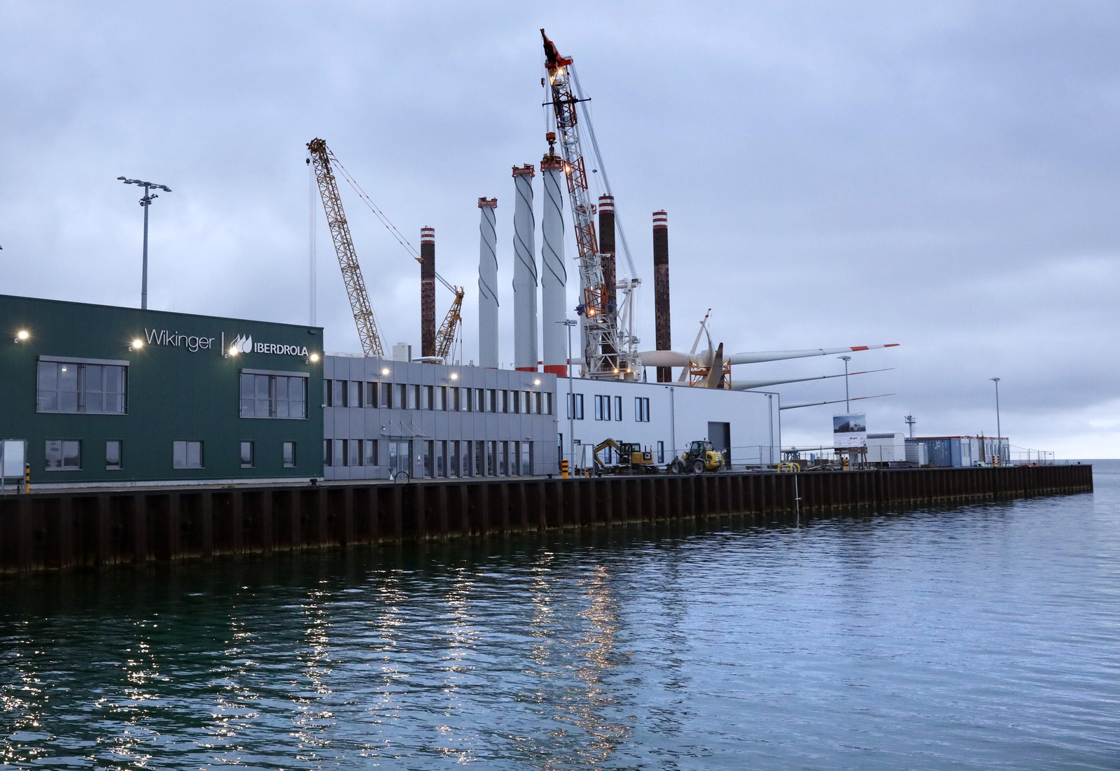 Puerto Real, presente en la estación eólico marina Wikinger