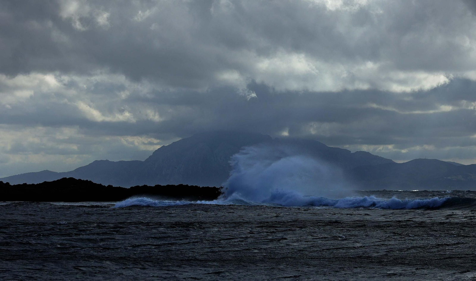 Fotos de la nueva camiseta ecológica del Real Betis fabricada con algas