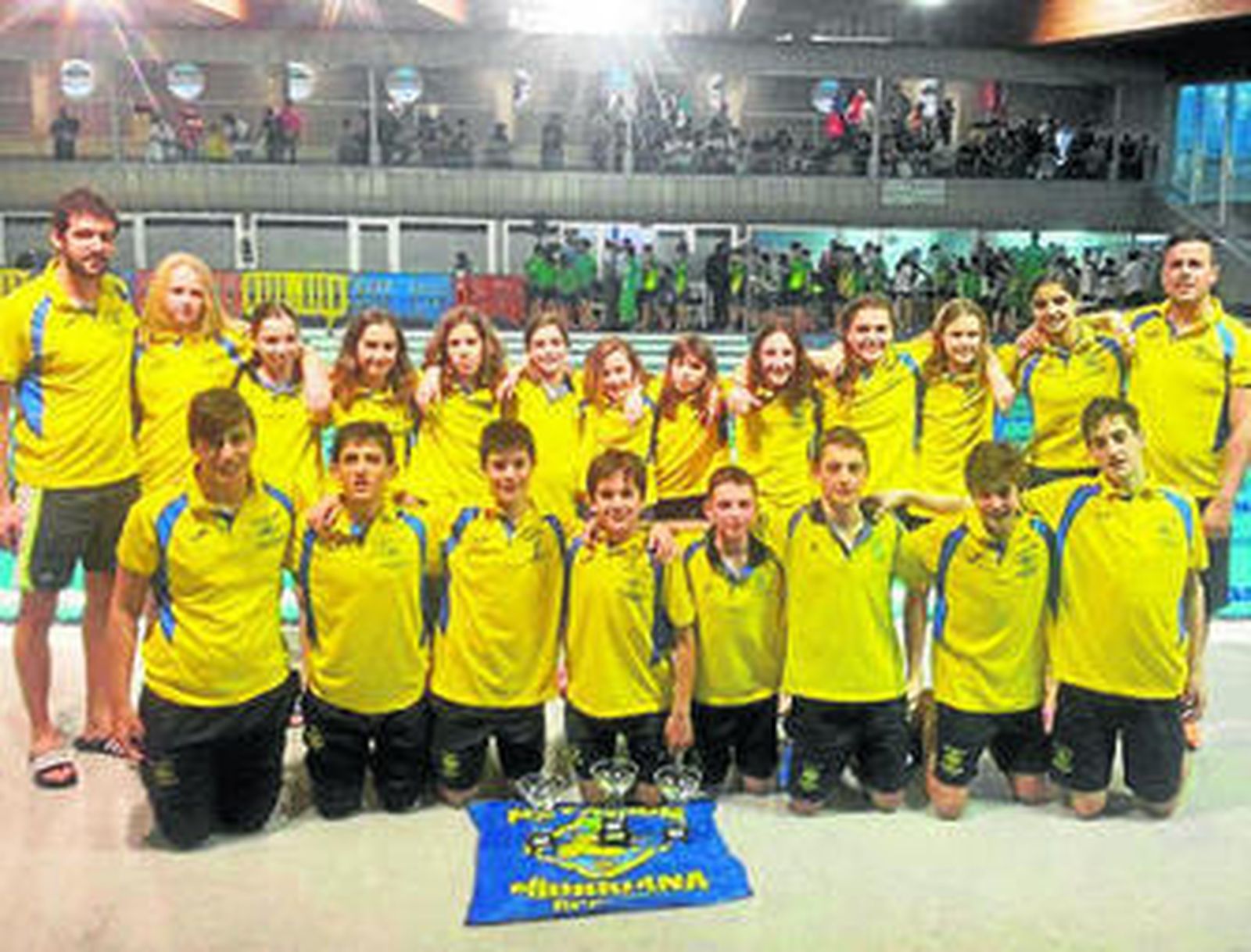 Nadadores del combinado granadino en el campeonato.