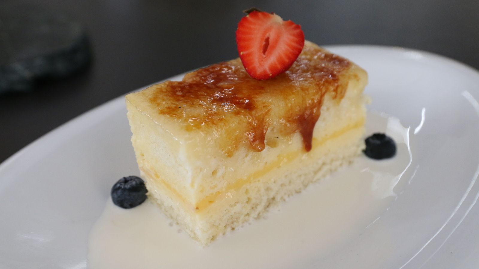 Toque dulce del menú, torrija con leche de coco