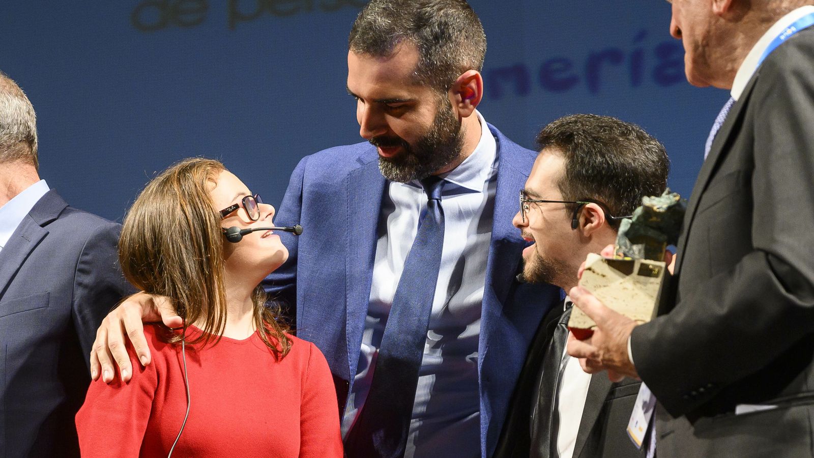 El alcalde junto a algunos de los protagonistas.