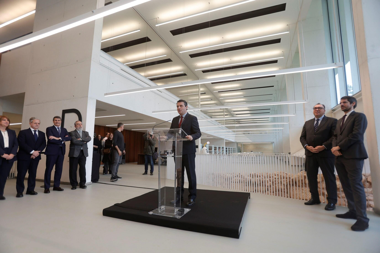 La inauguración de la Biblioteca Grupo Cántico de Córdoba, en imágenes
