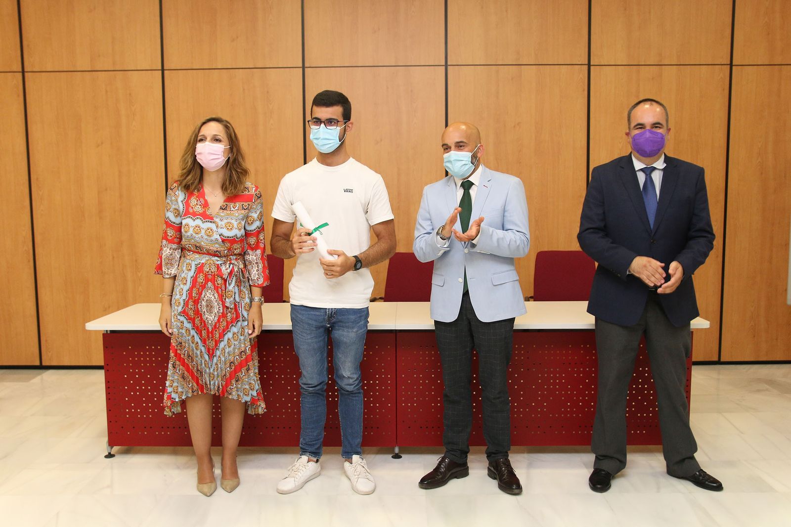 Fotogalería del reconocimiento a los trabajadores de la residencia de la FAAM que se autoconfinaron